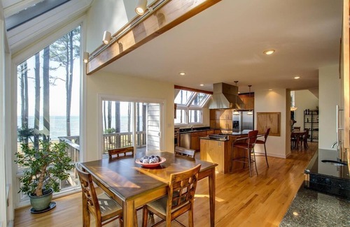 Davis Wharf House | Luxury Beachfront 5 Bedroom, 3.5 Bath home with 200 ft. of PRIVATE BEACH!