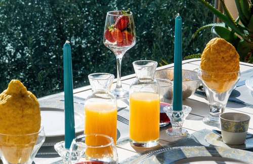 Mazzeo Apartment | Luxury Beachfront Apartment in Taormina w. Pool and Parking (2BR/2Bath)