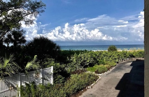 Holmes Beach Condo | Luxury Beachfront Condo with Elevator