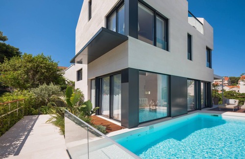 Sutivan Villa | Luxury Beachfront Villa Sutivan 3 with heated private pool at the beach in Sutivan - Brac