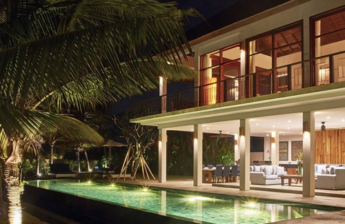 Sukawati House | Luxury Beachfront Villa in great location