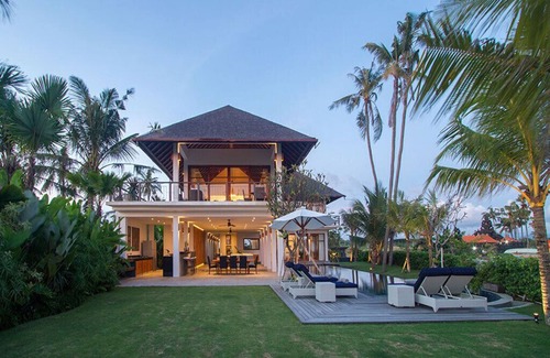 Sukawati House | Luxury Beachfront Villa in great location