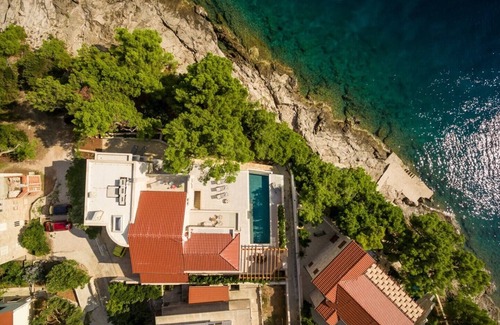 Selca Villa | Luxury Beachfront Villa White Bellezza with private heated pool at the beach on Brac Island - Sumartin