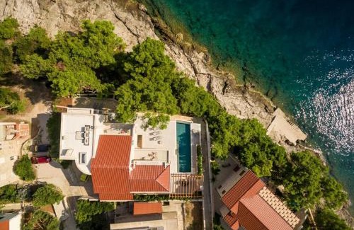 Selca Villa | Luxury Beachfront Villa White Bellezza with private pool at the beach on Brac island - Sumartin