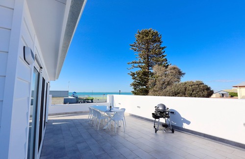 Waterhouse House | Luxury beachside accommodation in Robe