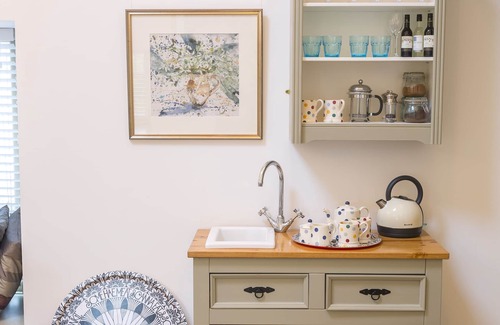 Falkland Cottage | Luxury Bed and Breakfast cottage set within the gardens of Maspie House.