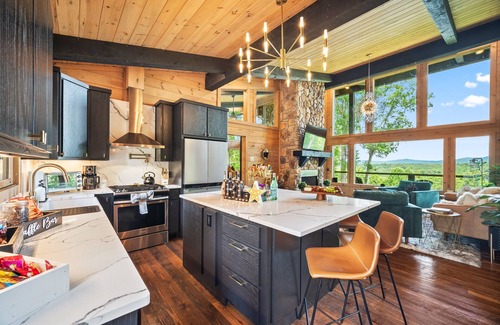 Epworth Cabin | Luxury Blue Ridge Retreat | Boujee Lodge | HotTub, FirePit, GameRoom, Epic Views