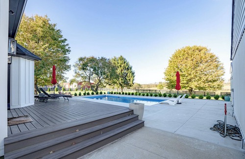 Shelbyville House | Luxury Bourbon Trail/Derby, Kentucky Getaway with Pool! 3 King Bedrooms
