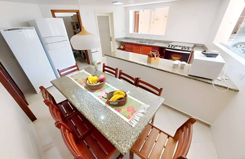 Jardim Virginia House | Luxury Retreat with Pool in the Heart of Guarujá!