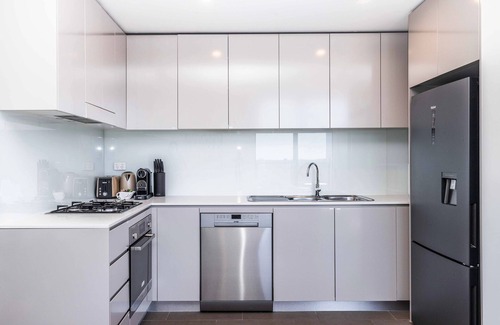 Redfern Apartment | Luxury Bright 1 bed apt-oppo Redfern Station