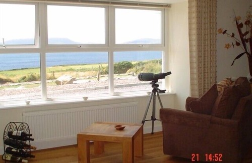 Caherdaniel House | Luxury Bungalow Waterville Kerry near Sea, Beach and Mountain views