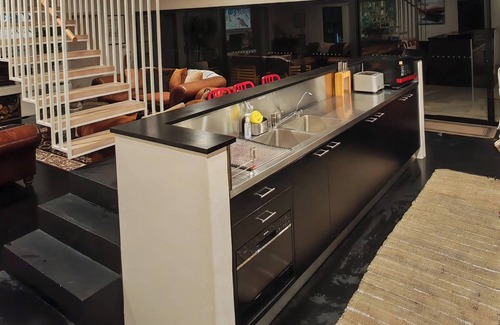 Blackheath House | Luxury Bushland Retreet with Spa, Sauna & Fireplace - Eagle's Nest Blackheath