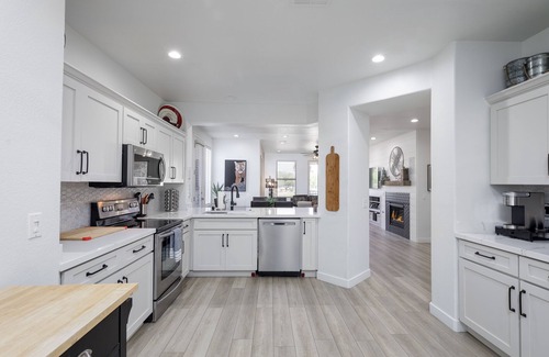 Kierland Condo | Luxury by the Kierland Commons! Heated Pool & Spa, Golf Views, Upgraded Unit!