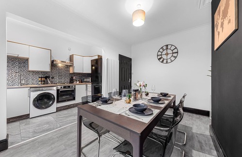 Blackpool House | Luxury by the Sea Blackpool's Finest Getaway for 8