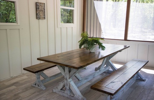 Quinlan Cabin | LUXURY CABIN 50 MIN FROM DALLAS ON 126 LUSH ACRES