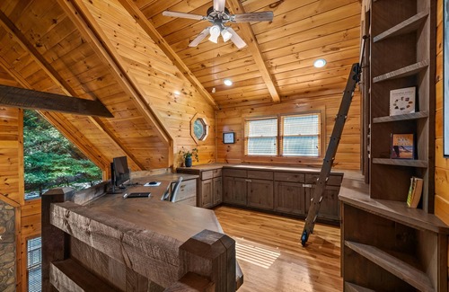 Morganton Cabin | Luxury Cabin by the Lake in the Mountains of GA - Now with High-Speed STARLINK!