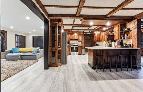 Aquashicola Cabin | Luxury-Cabin Mount View-Gym/Game Room/Fireplace