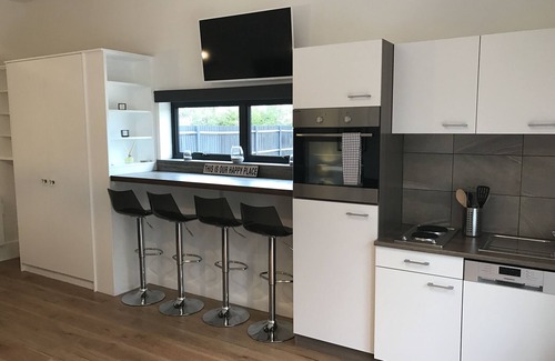 Fifield Cabin | Luxury Cabin near Legoland, Windsor, Ascot and Lapland with enclosed garden