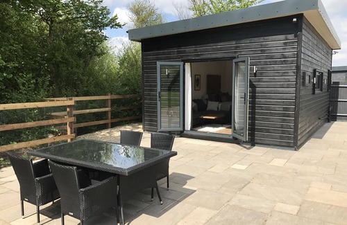 Fifield Cabin | Luxury Cabin near Legoland, Windsor, Ascot and Lapland with enclosed garden