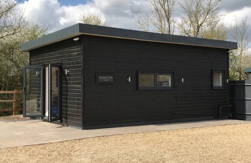 Fifield Cabin | Luxury Cabin near Legoland, Windsor, Ascot and Lapland with enclosed garden