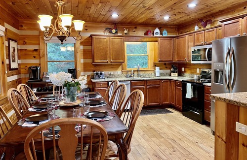 Boone Cabin | Luxury Cabin with Mountain Views, Fire pit, Hot tub and more !