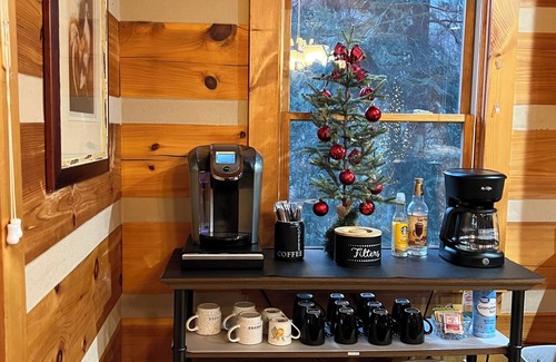 Boone Cabin | Luxury Cabin with Mountain Views, Fire pit, Hot tub and more !