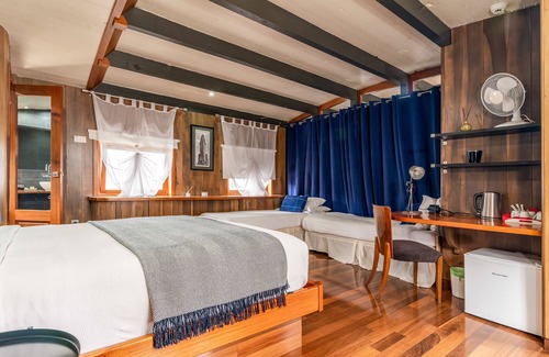 Canary Wharf Boat Rental | Luxury Canary Wharf House Boat