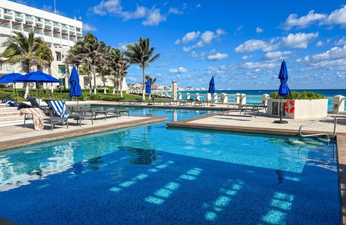 Zona Hotelera Condo | Luxury Cancun Beachfront Condo
