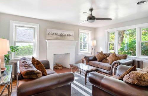 Locust Grove House | Luxury Cape Cod Retreat in Charlottesville