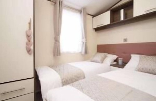 Paignton Cabin | Luxury caravan sea views sleep 6 free wifi