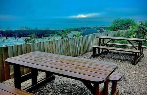 Paignton Cabin | Luxury caravan sea views sleep 6 free wifi