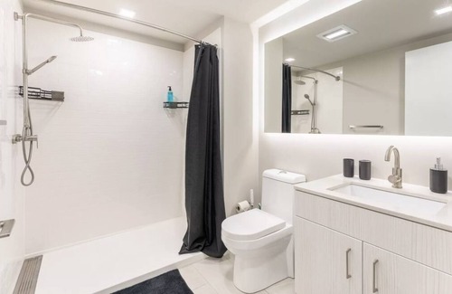 Logan Square Apartment | Luxury Center City Apartment Near Jefferson Hospital, Temple, and CCP