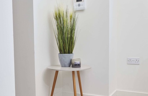 Stevenage Apartment | Luxury Central 2 Bed Apartment - Gym Included