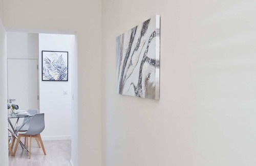 Stevenage Apartment | Luxury Central 2 Bed Apartment - Gym Included