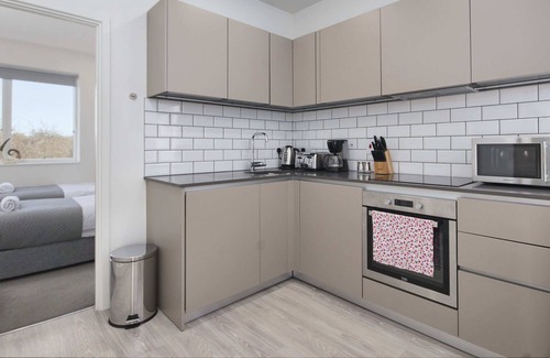 Stevenage Apartment | Luxury Central 2 Bed Apartment - Gym Included