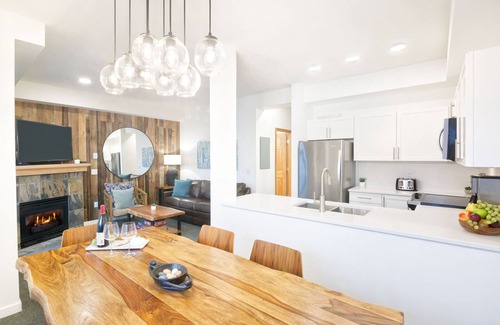 Whistler Cay Estates House | Luxury Central 2BR - HT, Pool, A/C, Bike Storage