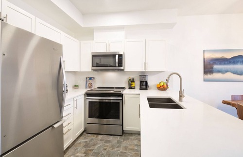 Whistler Cay Estates House | Luxury Central 2BR - HT, Pool, A/C, Bike Storage