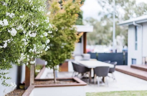 Stirling House | Luxury Central Canberra Home For Families/Work