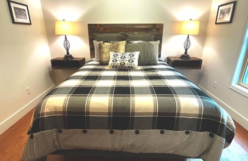 Black Hawk Ski Chalet | Luxury Chalet Close to skiing with NEW hot tub!