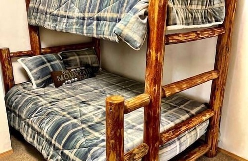 Black Hawk Ski Chalet | Luxury Chalet Close to skiing with NEW hot tub!