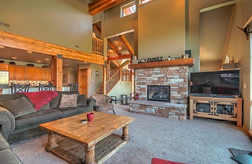 Silverthorne House | Luxury Chalet w/360° Views, Jacuzzi. Summit County Ski, Fly Fishing, Hiking.