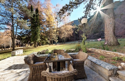 Razlog Ski Chalet | Luxury chalet within a private pine tree park, in Pirin mountain foothstep