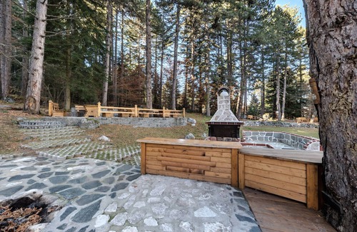 Razlog Ski Chalet | Luxury chalet within a private pine tree park, in Pirin mountain foothstep