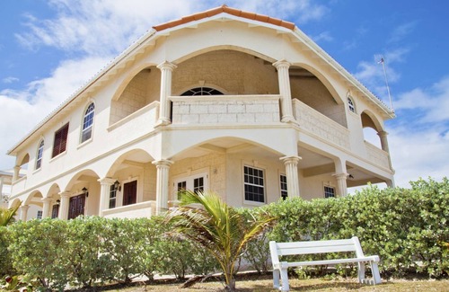 Ocean City Apartment | Luxury cliff apartment with fantastic pool and great sea views.