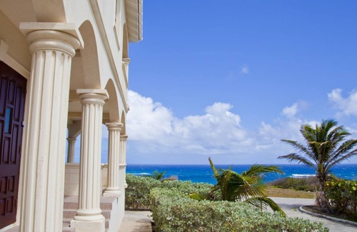 Ocean City Apartment | Luxury cliff apartment with fantastic pool and great sea views.