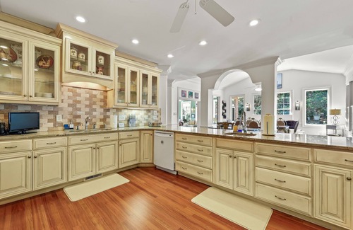 South Belmont House | Luxury comfort retreat, extremely spacious with Game Room and Close to Charlotte
