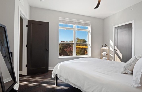 Ohio City Apartment | Luxury Condo 10 Minutes from First Energy Stadium B4