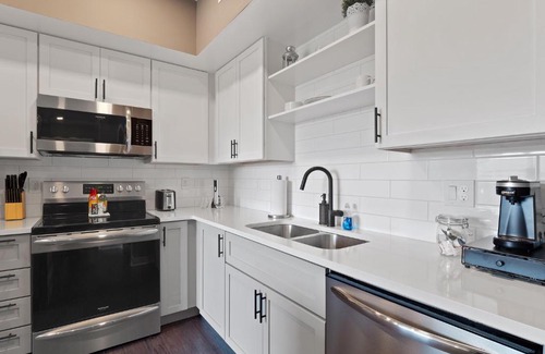 Ohio City Apartment | Luxury Condo 10 Minutes from First Energy Stadium B3