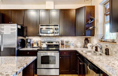 Winter Park House | Luxury Condo 414 I Pool I Club House I Hot Tub I Best Price I Discounted Attractions
