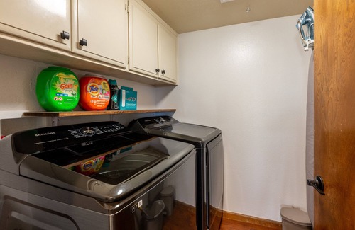 Harbor Condo | Luxury Condo in Prime Location! Close to Shopping and Beaches.